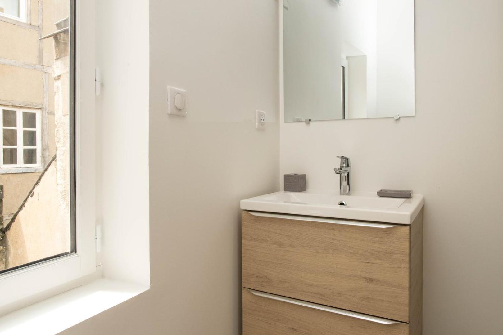 Grand Studio Industriel Dans Le Centre Historique Apartment Poitiers Luaran gambar